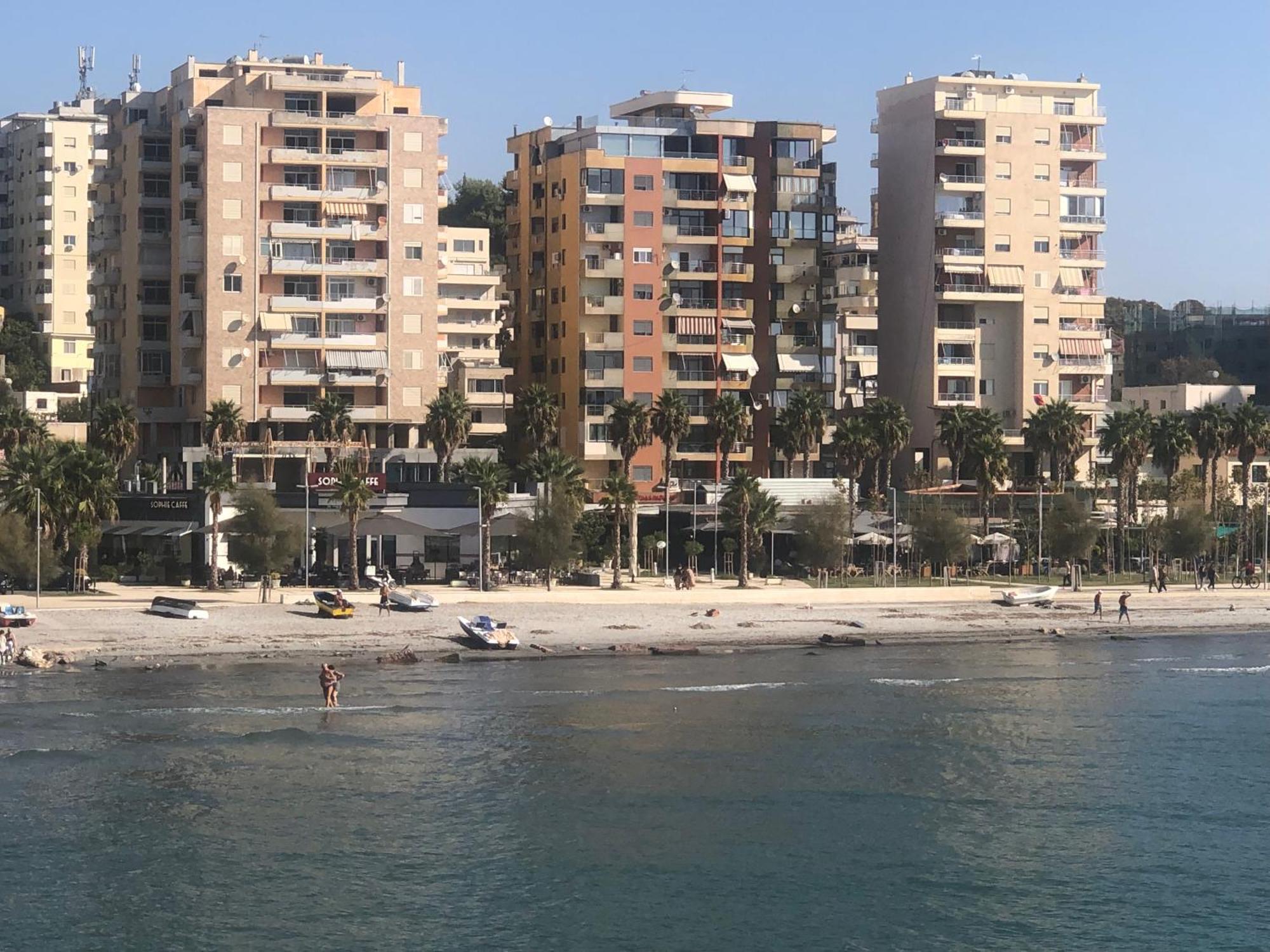 Vollga Four Seasons Apartment Durrës Extérieur photo